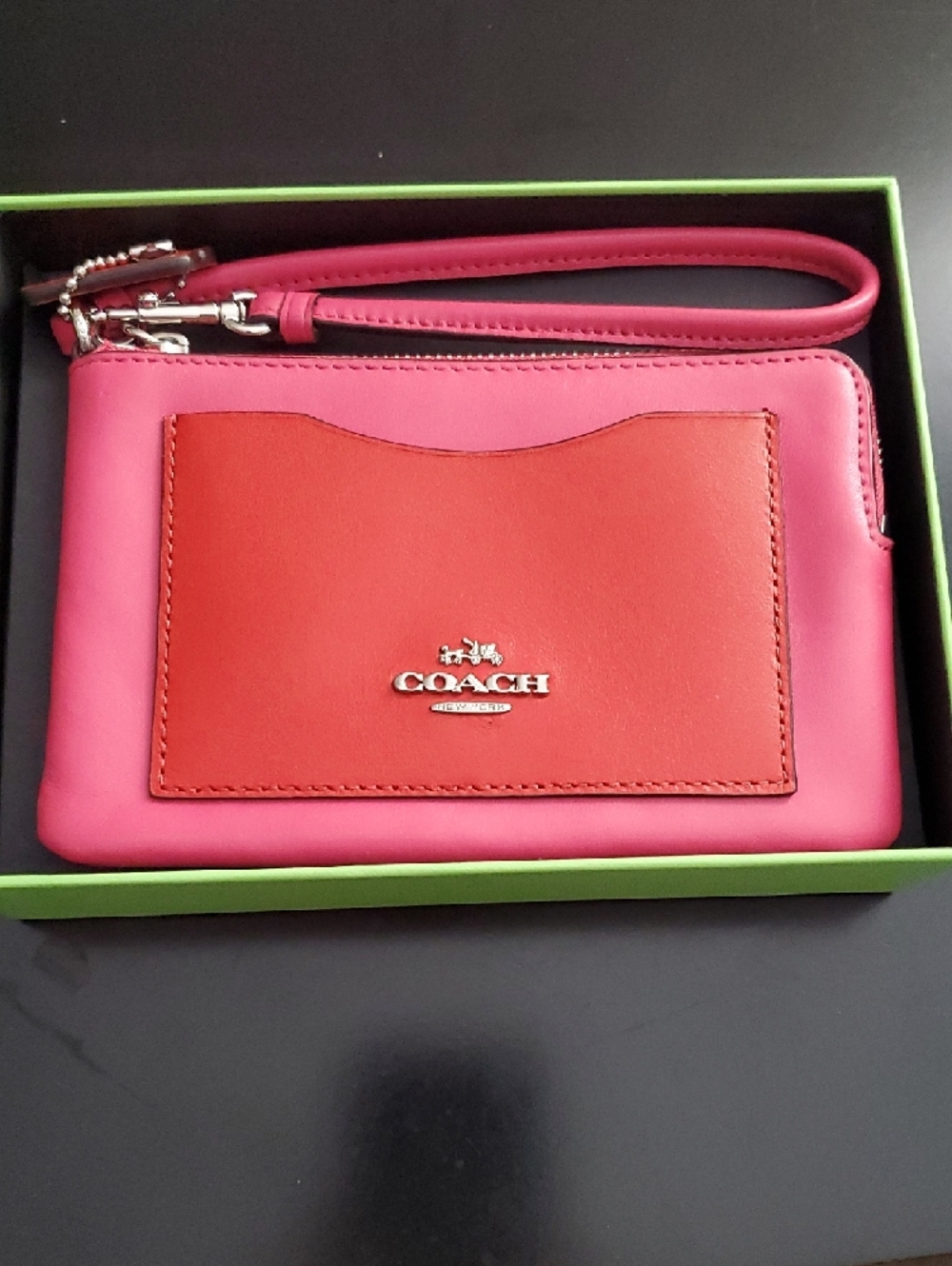 🌸 **Coach Pink Wristlet Wallet – Colorblock Leather** 🌸